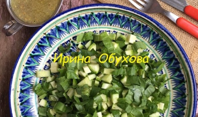 Салат из сырых кабачков со щавелем