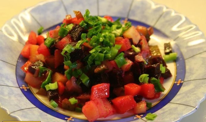 Постный салат с грибами и свеклой