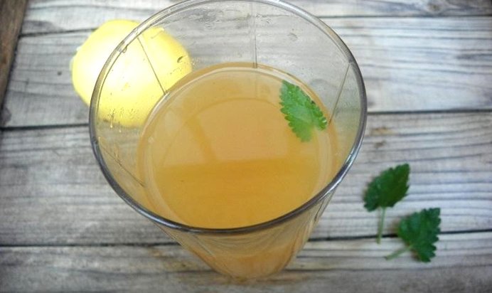 Освежающий чай с персиковым соком
