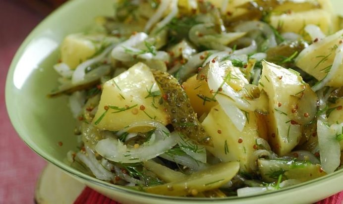 Теплый салат из печеного картофеля