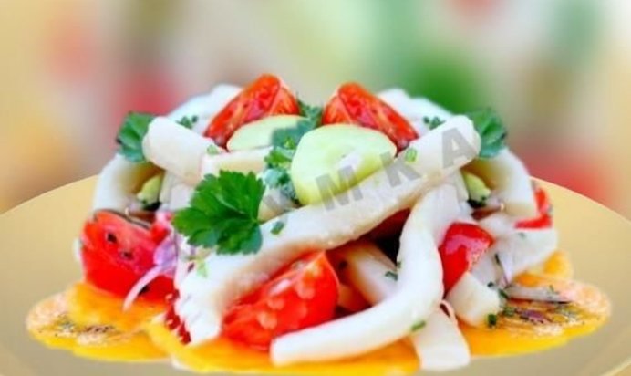 Салат с кальмарами и огурцами