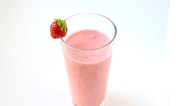 Клубничный смузи с овсянкой