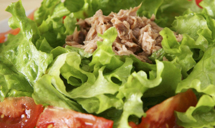 Салат с тунцом на скорую руку