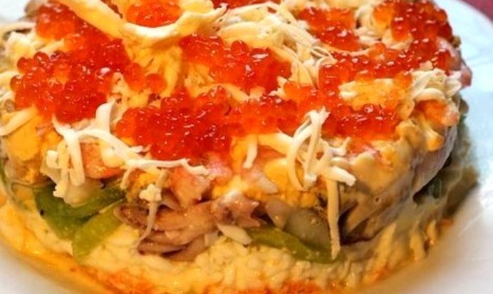 Слоеный морской салат с киви