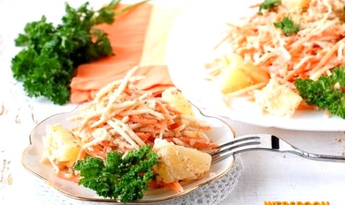 Салат из сельдерея моркови и ананасов