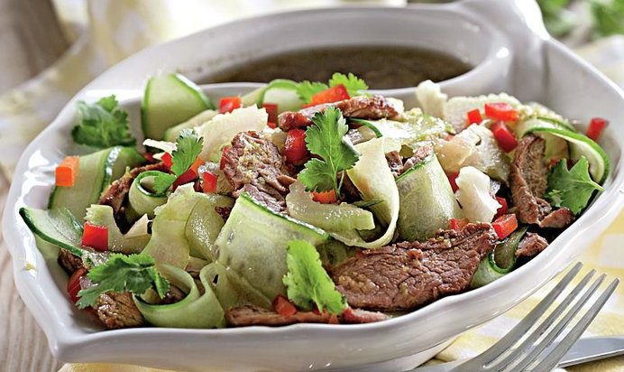 Теплый салат из говядины