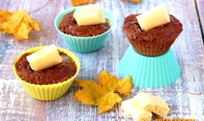 Кексы с белым шоколадом в микроволновке