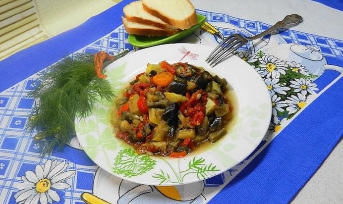 Овощное рагу с баклажанами в мультиварке