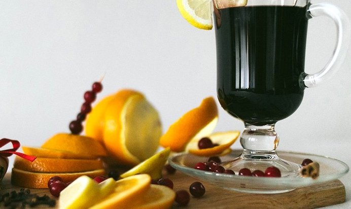 Глинтвейн с фруктами и специями