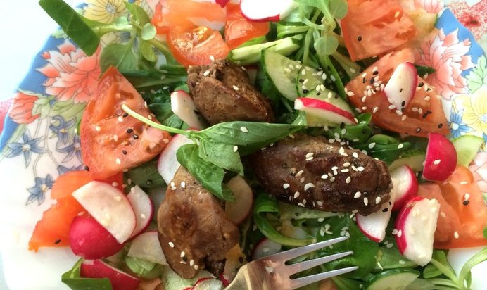 Горячий салат с печенью курицы