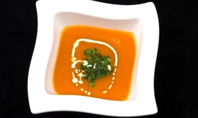 Быстрый морковный суп-пюре с укропным песто