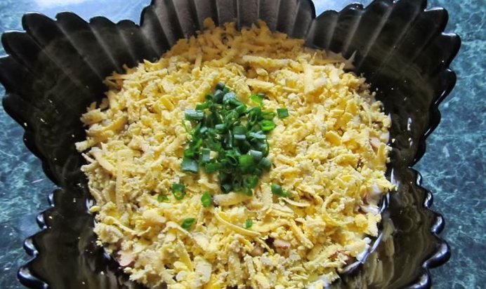 Салат Нежность с курицей огурцами и черносливом