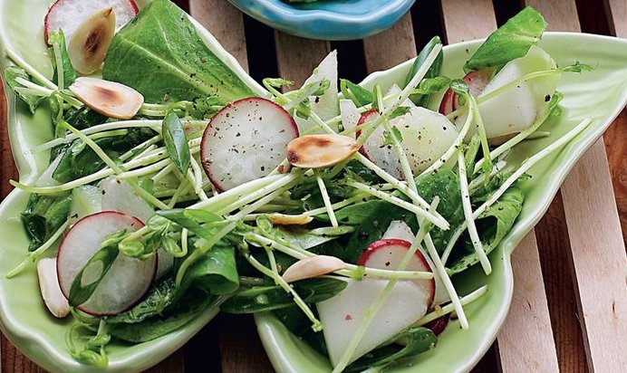 Салат из дыни с огурцом и редисом