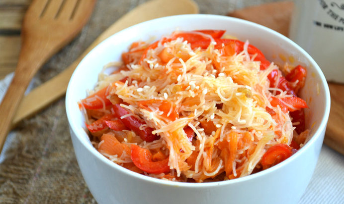 Салат с фунчозой