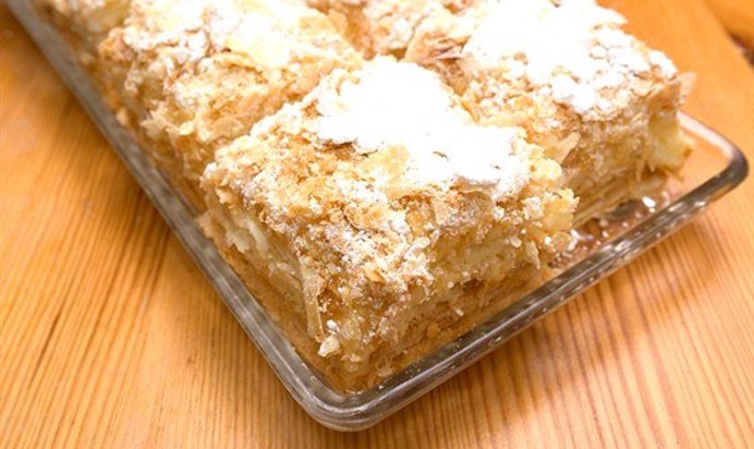 Слоеное пирожное с яблоками