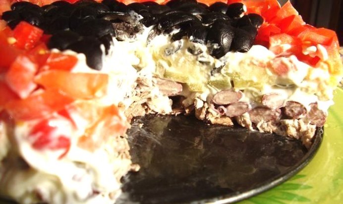 Салат с говядиной и красной фасолью