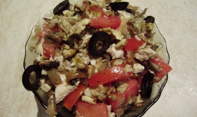 Салат с курицей шампиньонами с помидорами