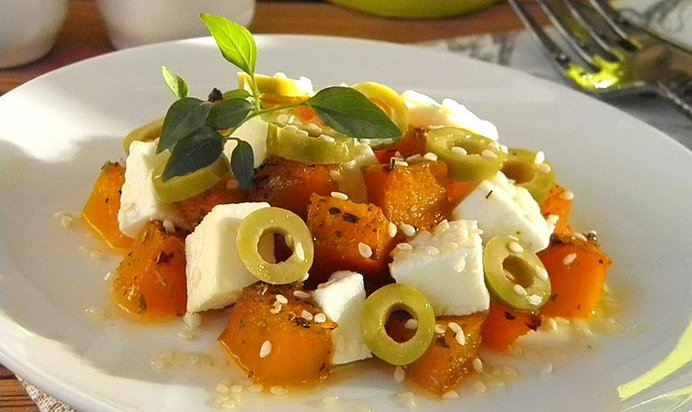 Салат с брынзой