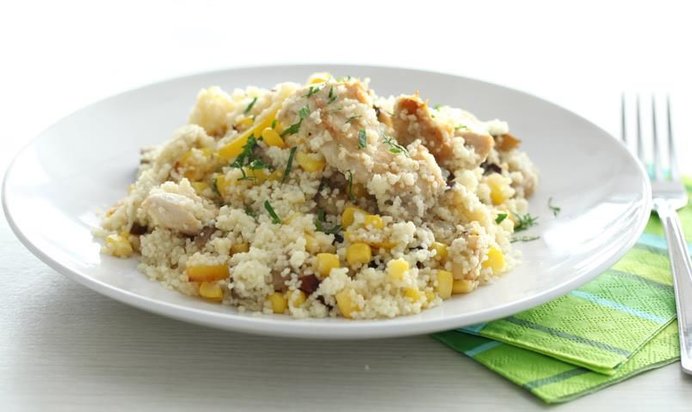 Салат из курицы с кускусом и овощами