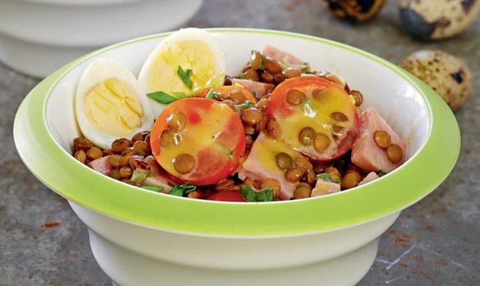 Салат из чечевицы с помидорами черри