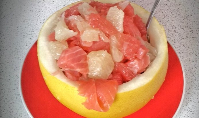 Красная рыба с помелой