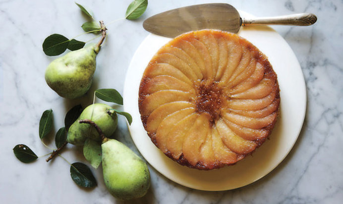 Шарлотка с грушей