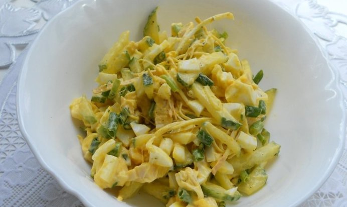 Салат с копченым сыром