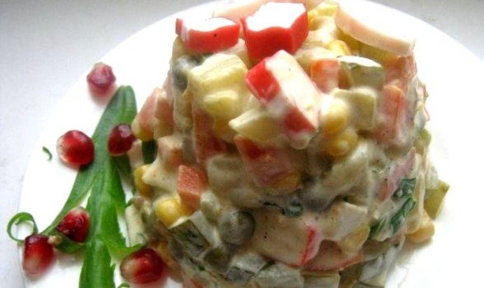 Салат Оливье с крабовыми палочками