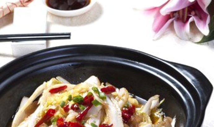 Салат из пекинской капусты с чили и кинзой