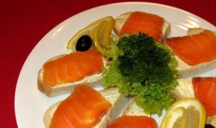 Бутерброд с красной рыбой