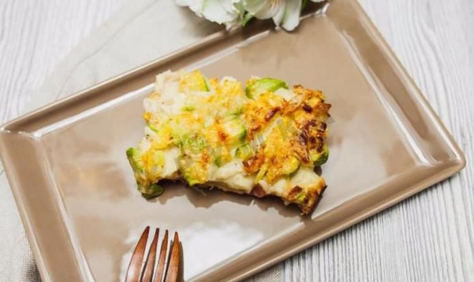 Торт из цуккини с беконом и сыром Пармезан