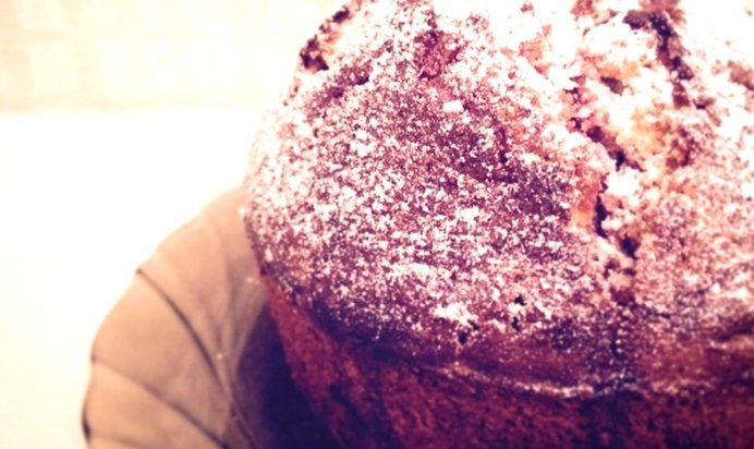 Влажный кекс с вишней