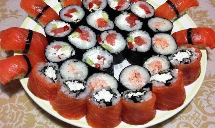 Нигири суши и роллы