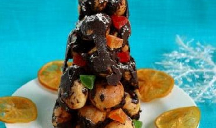 Елочка из профитролей