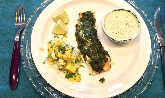 Лосось, запеченный под укропным песто