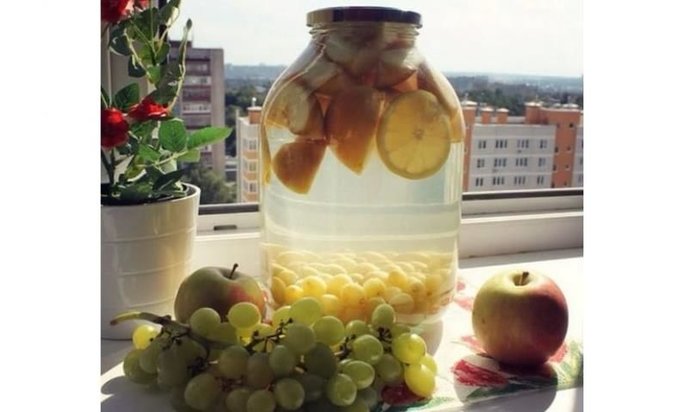 Компот из винограда с яблоками в зиму