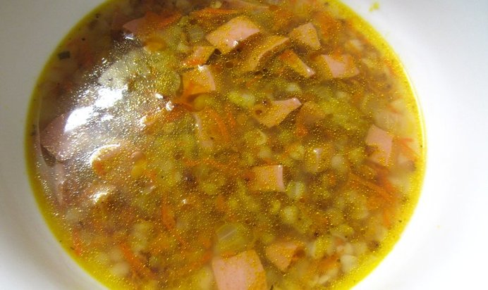 Гречневый суп с колбасой