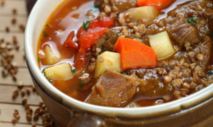 Гречка с тушеной пряной говядиной