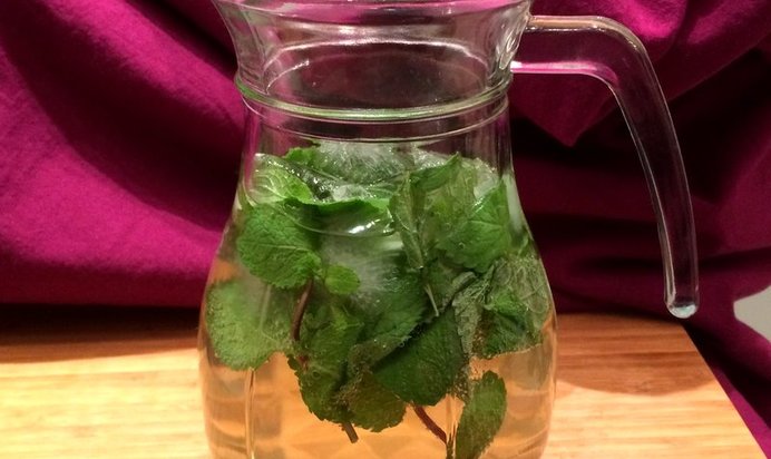 Лимонад из яблочной газировки (Кolsyrad äppeldryck)