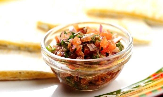 Салат из помидоров с луком