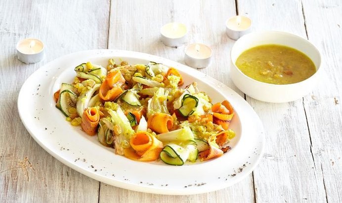 Салат из печеных овощей с заправкой карри