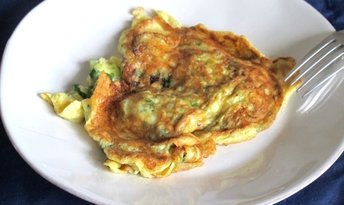 Омлет с петрушкой и зеленым луком