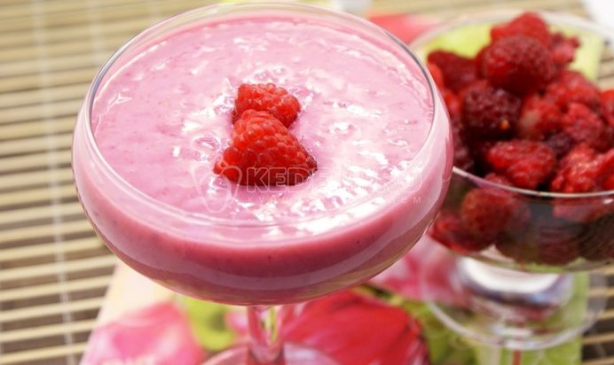 Смузи из малины с йогуртом
