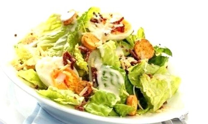 Салат «Цезарь» с палтусом