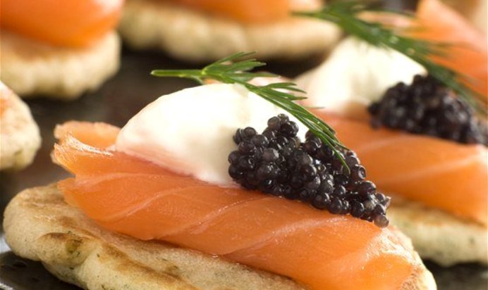 Гречневые мини блины с копченым лососем и икрой