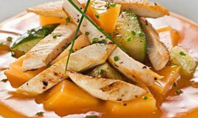 Салат из курицы с дыней