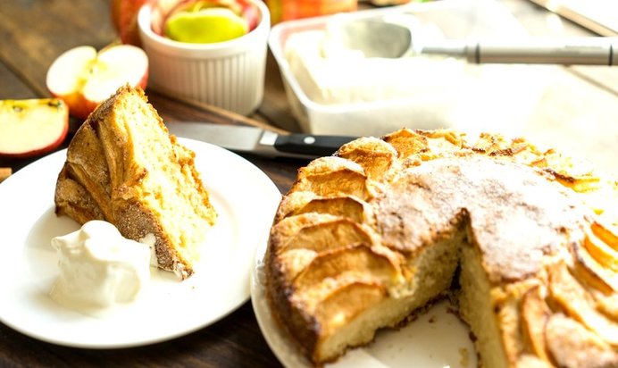 Открытый яблочный пирог