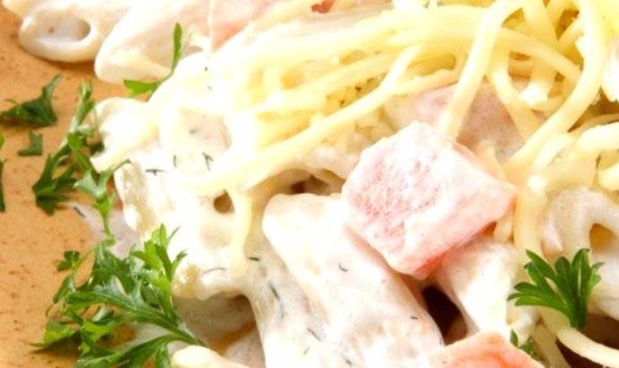 Салат с пастой и рыбой