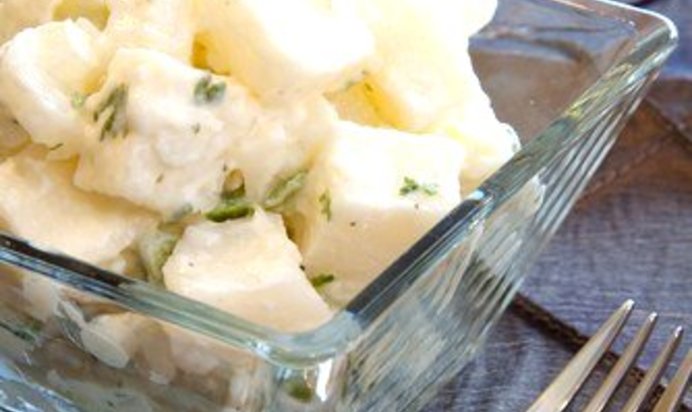 Картофельный салат с яйцами и горчичной заправкой