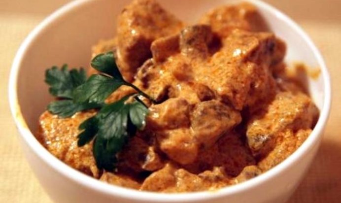 Гуляш с грибами и мясом